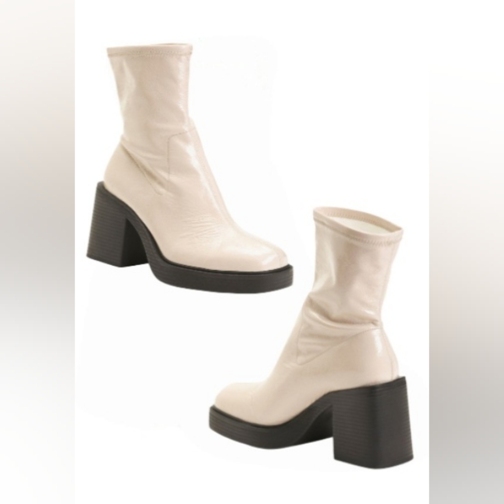Kenneth Cole New York, Amber Heeled Booties, Color Ecru Elegant Boots